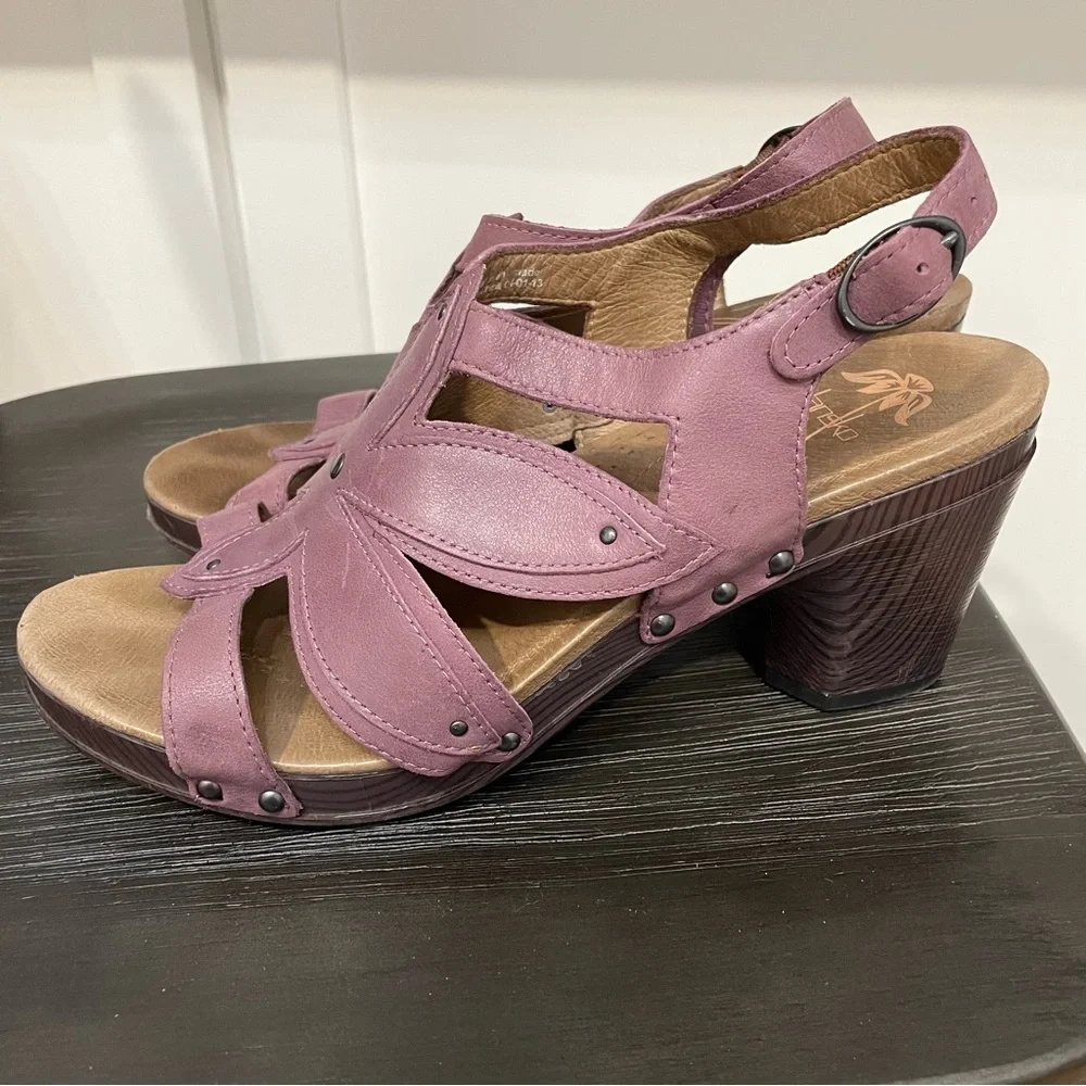 Dansko Nina Violet Full Grain Leather Sandals Size 41